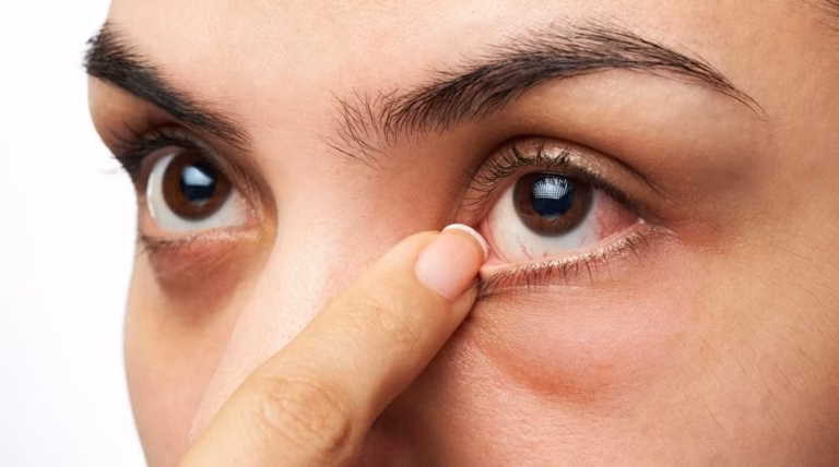 Réussir un eye-liner parfait grâce à ces techniques simples