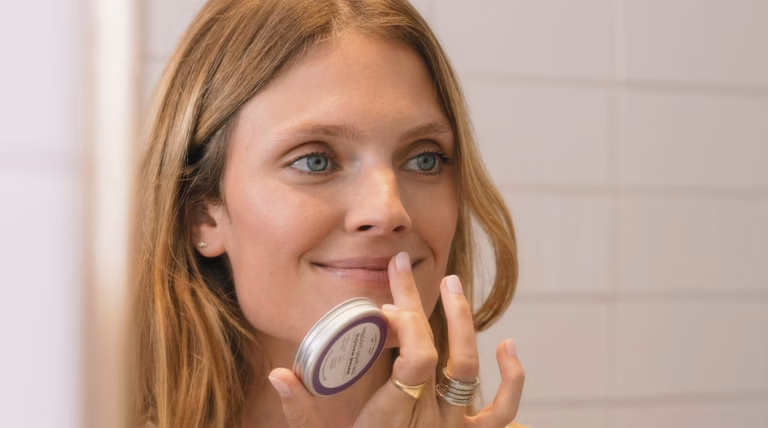 Les experts saluent le « design ingénieux » de cette trousse à maquillage à 25 $ — et ce n’est pas sans raison…